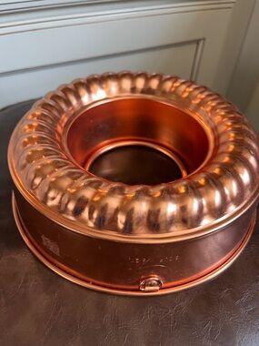 Vintage Mirro Copper color Bundt Cake Pan - Shiny Copper Finish